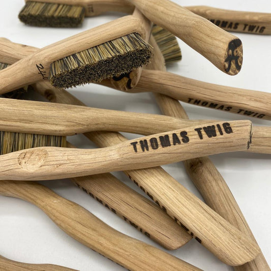 Thomas twig boulder brush