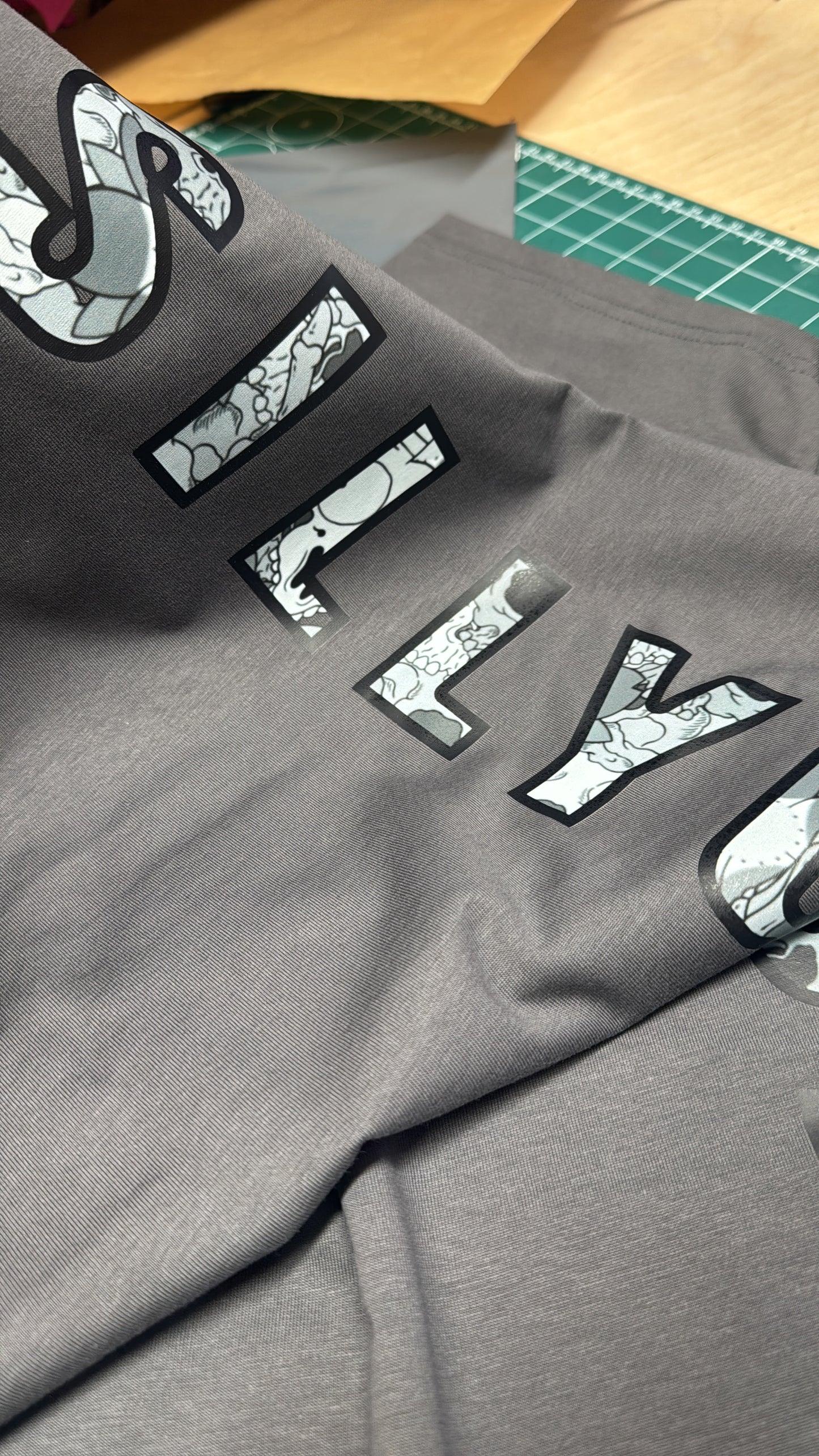 Skullum text graphic